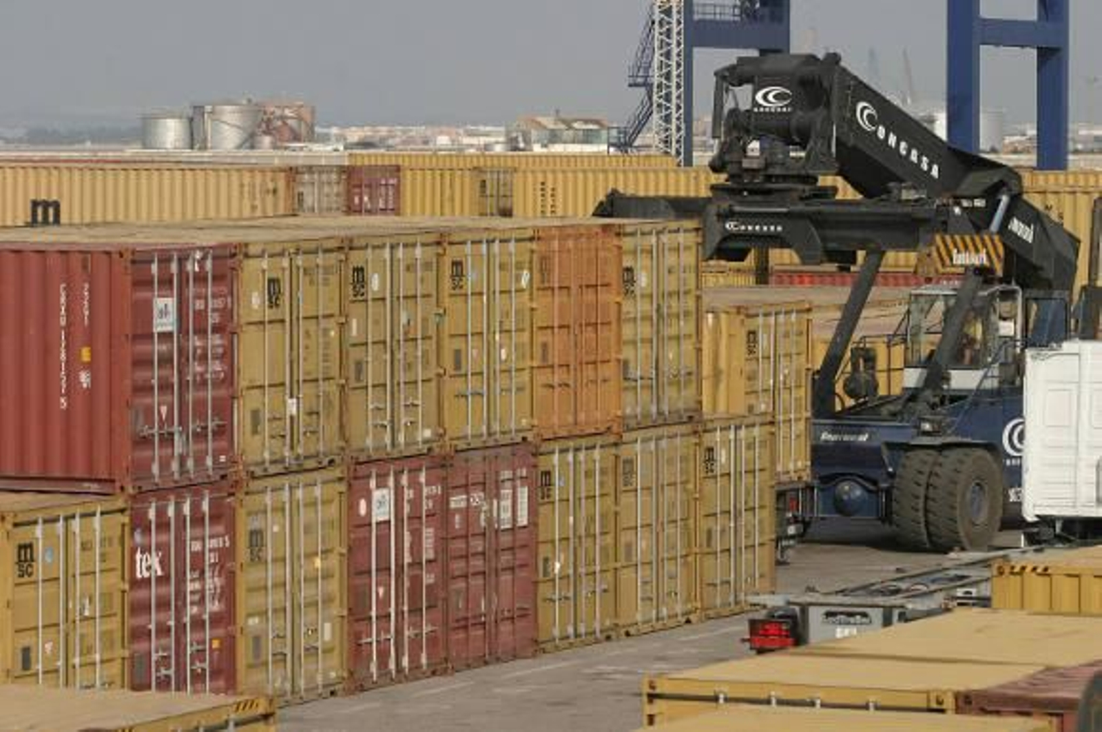 Las escasas exportaciones duplican el déficit comercial hasta los 16.481 millones