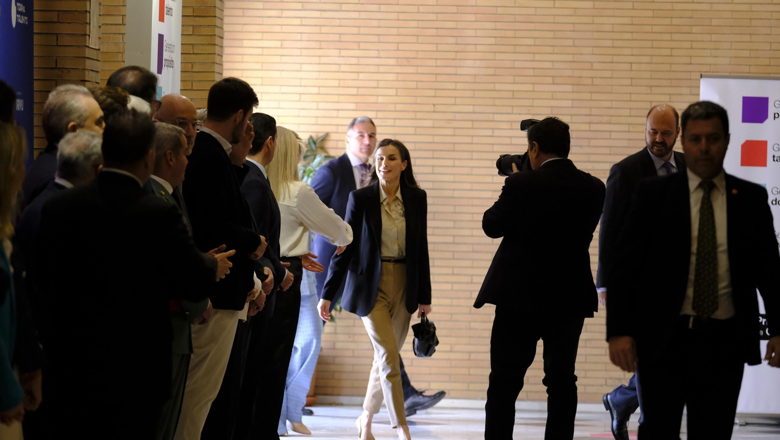Imágenes de la Reina Letizia en el Tour del Talento en Almería