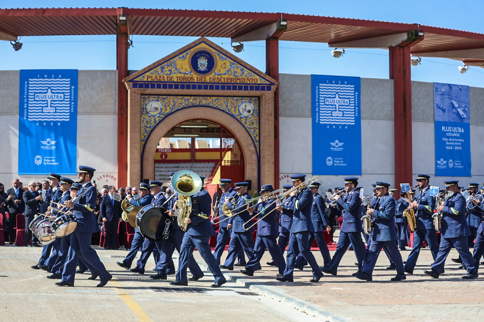 Fotografías del Acto Militar presidido por S.M. el Rey Felipe VI con motivo del centenario del Plus Ultra