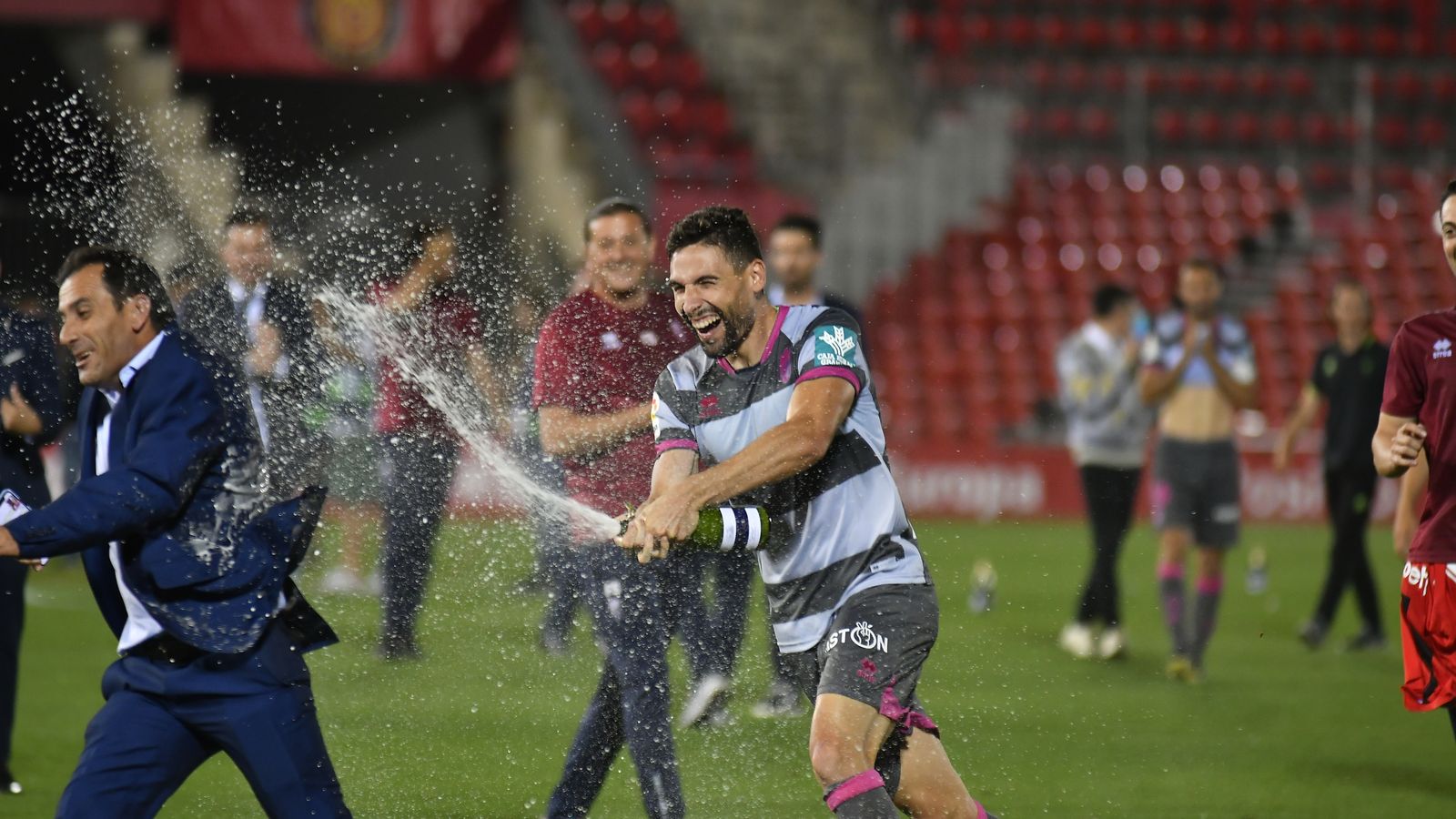 El cava empezó a correr sobre el césped de Son Moix