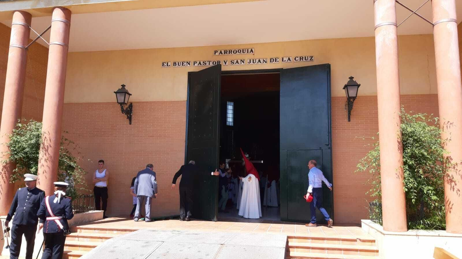 Las puertas de la parroquia del Buen Pastor en Padre Pío, las primeras que se abren el Sábado de Pasión