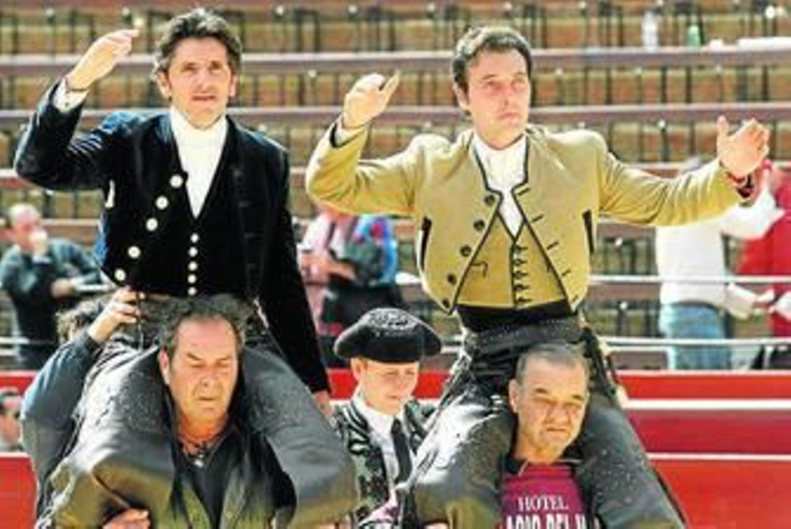 Diego Ventura y Andy Cartagena salen a hombros en Valencia.