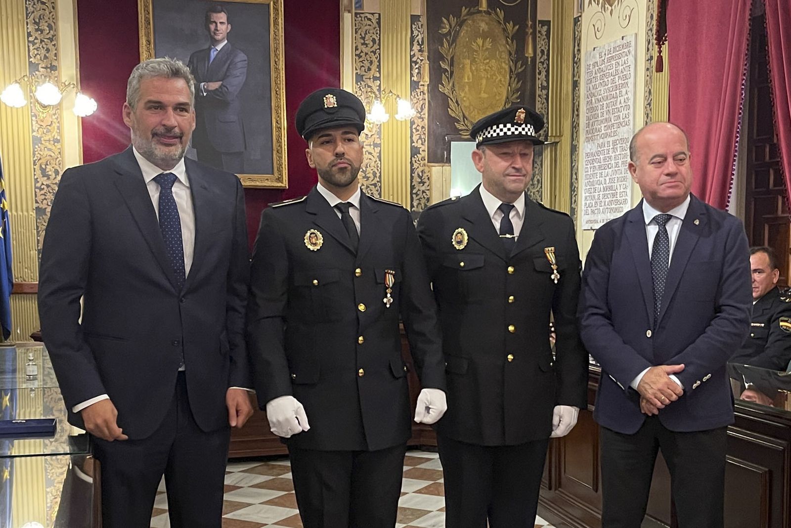 Condecoraciones y reconocimiento por actuaciones ejemplares para festejar el patrón de la Policía Local en Antequera