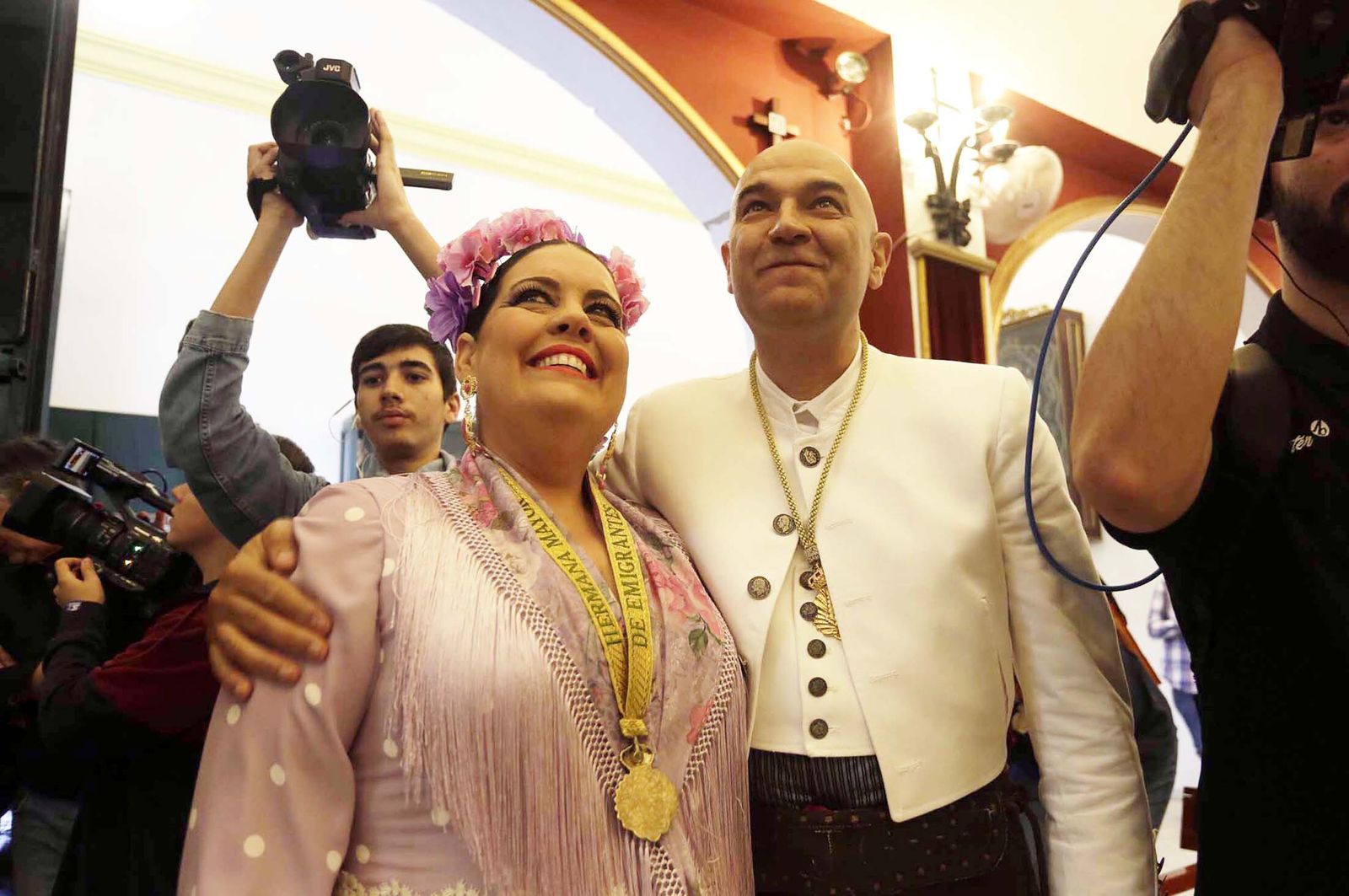 El Rocío 2023: Imágenes de la Hermandad de Emigrantes en su salida de Huelva