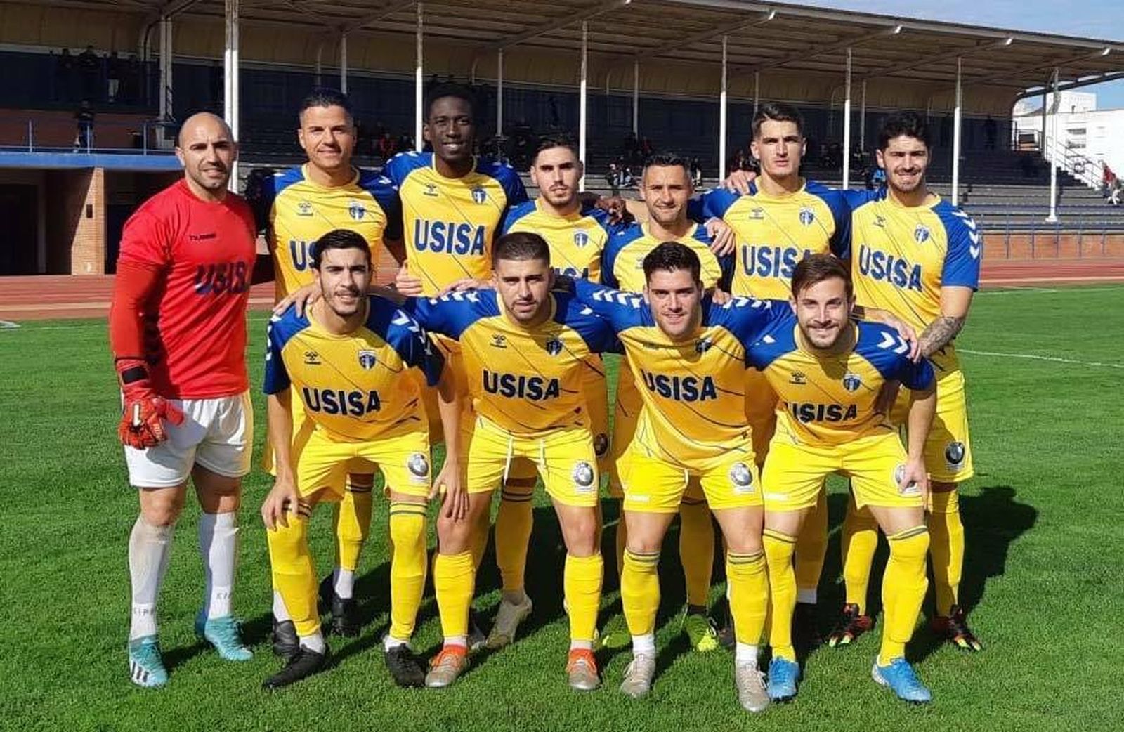 Formación inicial del Isla Cristina ante el Cabecense.