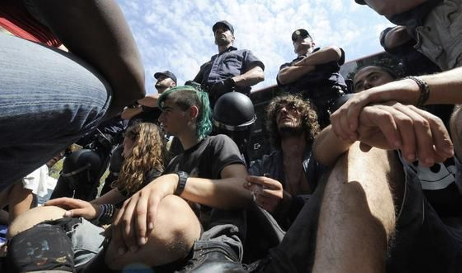 La carga policial contra los 'indignados' de Valencia, en imágenes

Foto: EFE