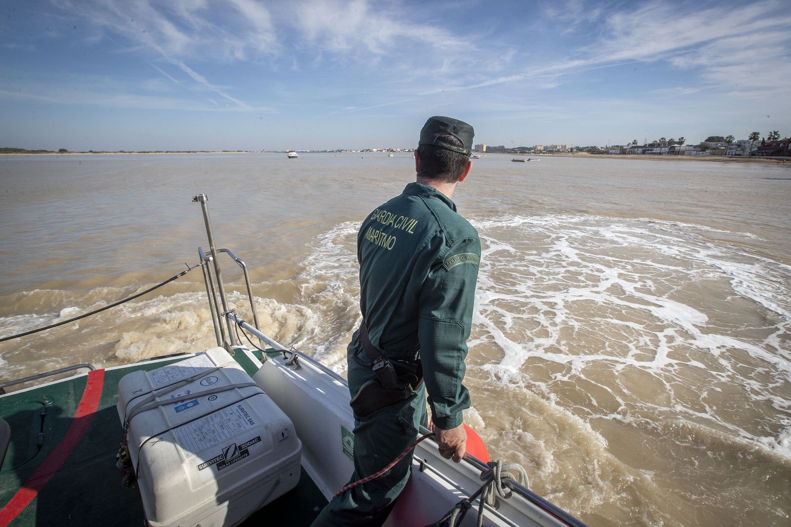 Un Guardia Civil durante la operación Ave Fénix
