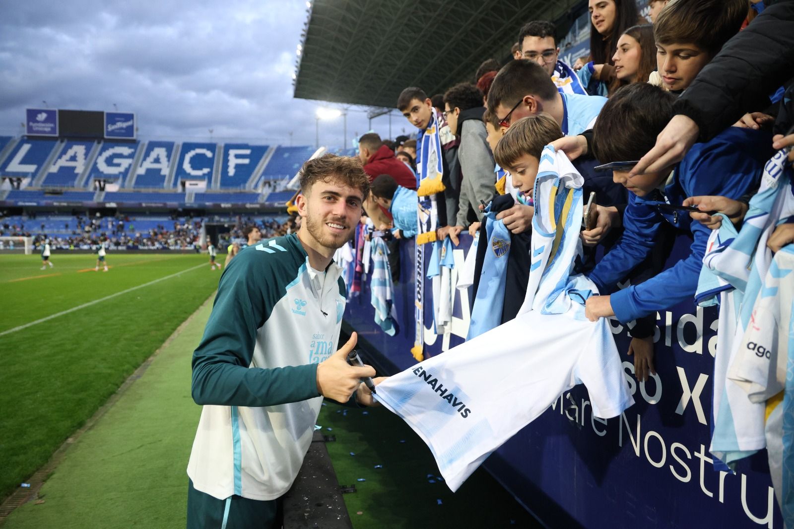 Búscate en las fotos del entrenamiento del Málaga CF en La Rosaleda
