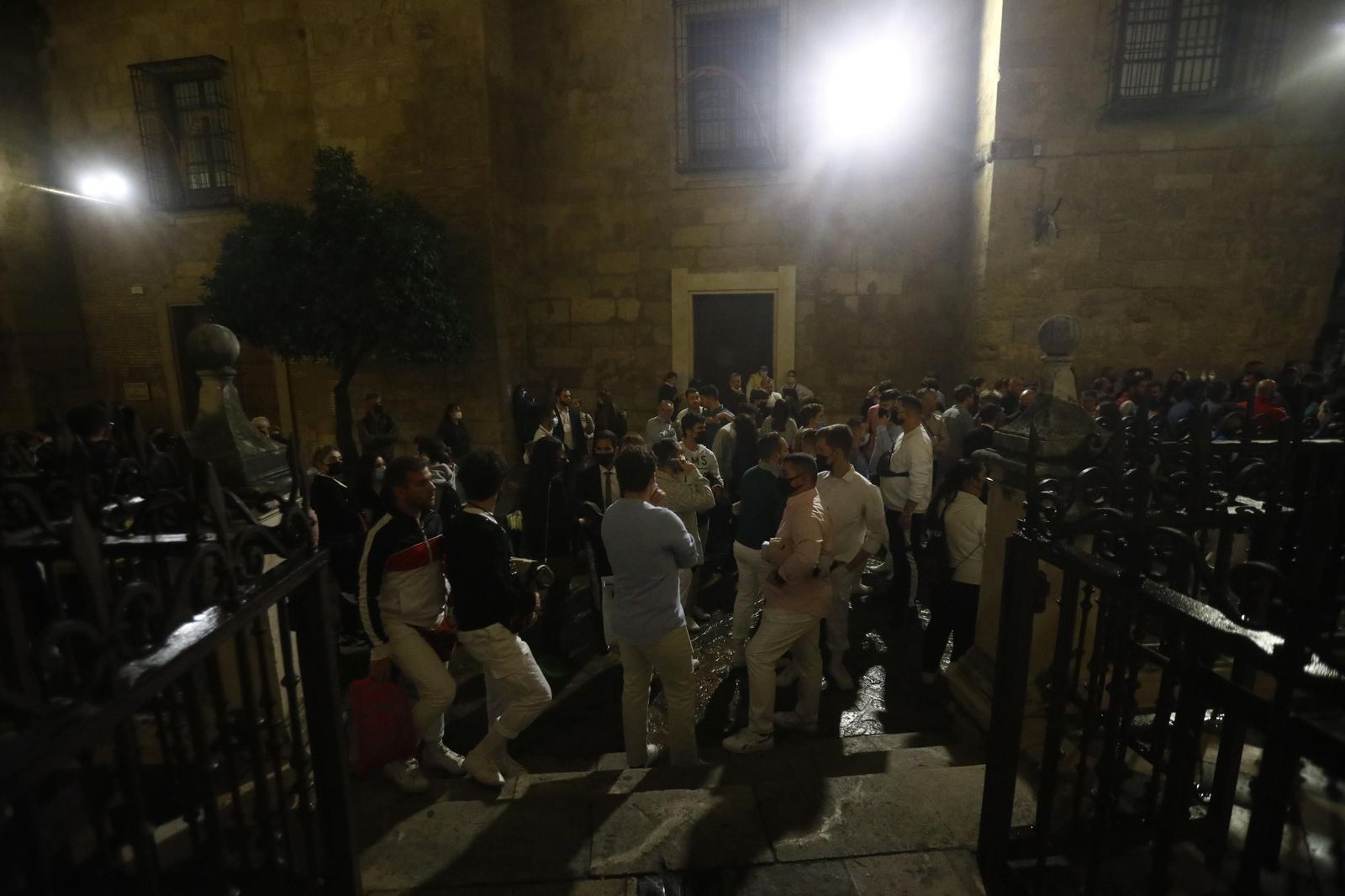 Las imágenes de la Virgen de la O de Córdoba en la Mezquita-Catedral tras suspenderse su salida extraordinaria