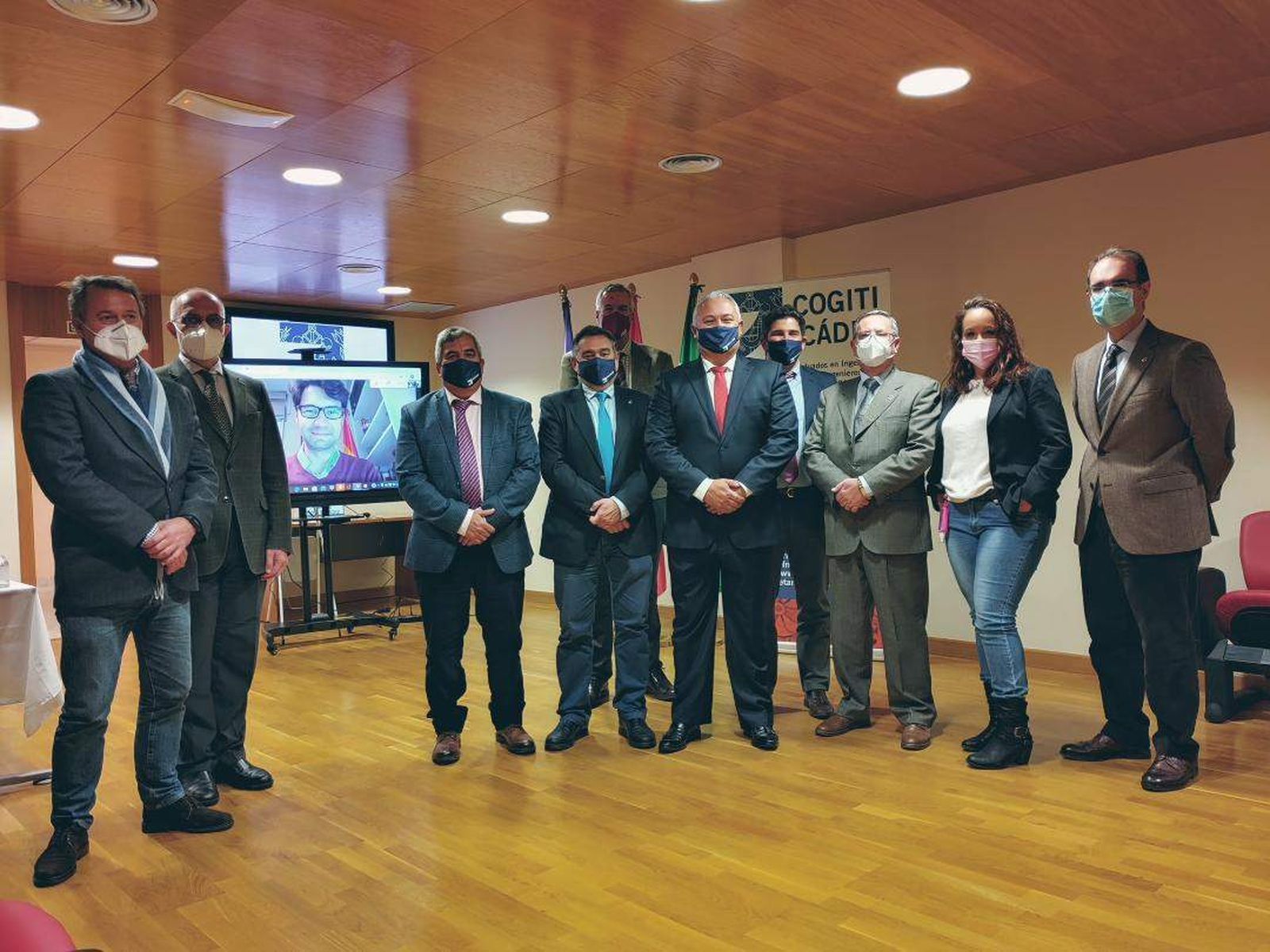 Los miembros de la nueva junta Ángel Casado, Jacob Jiménez, Juan Izquierdo, Luis Manuel Cabello, Johan  Van Vroenhoven, Domingo Villero, Domingo Orillo del Manzano, Almudena Olga Otero y Andrés Pastor.