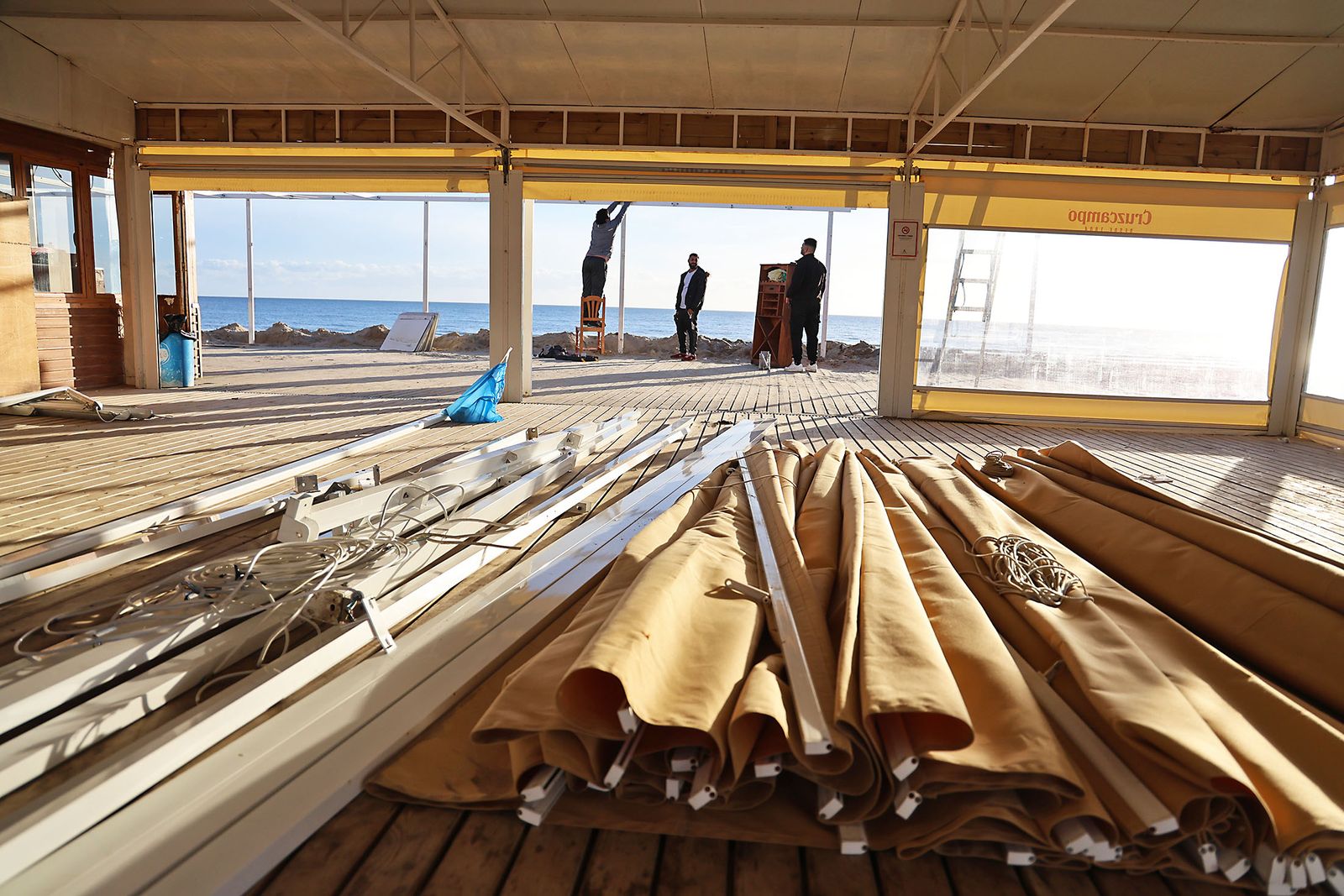 Las fotografías del cierre del chiringuito Der Matias