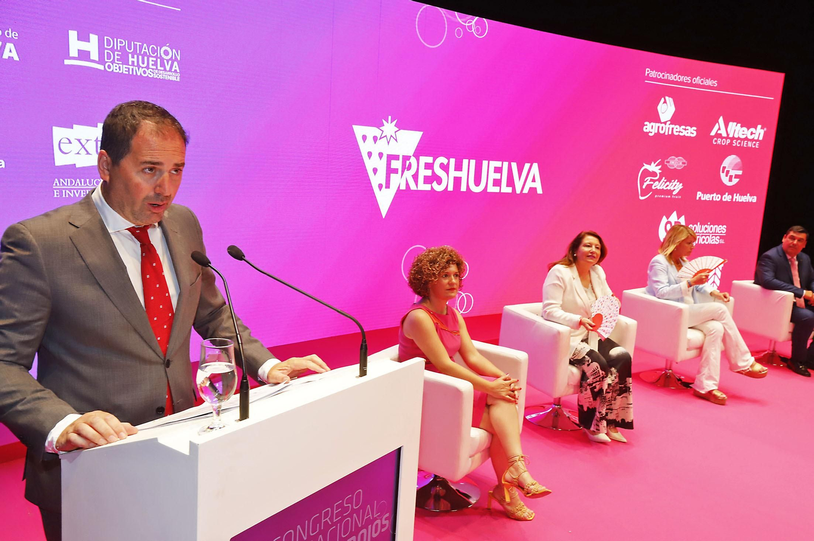 Imágenes de la inauguración del VIII Congreso Internacional de Frutos Rojos en Huelva
