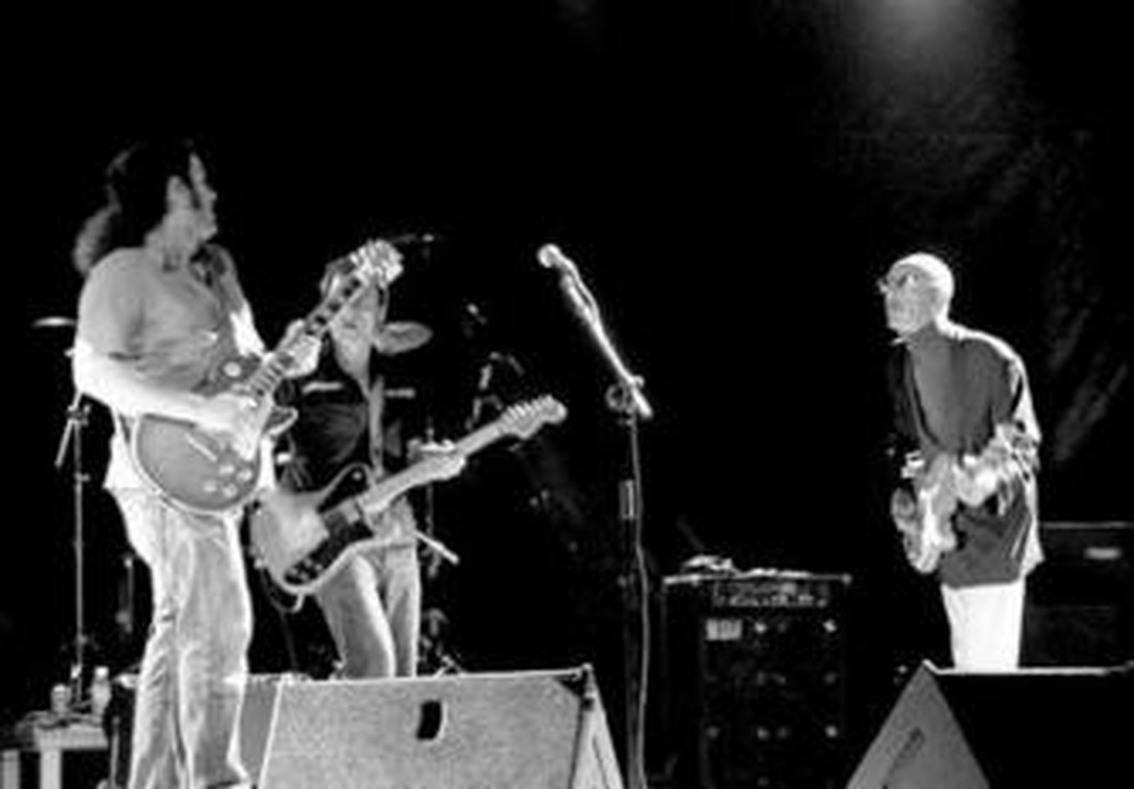 Los Lunáticos durante una actuación.