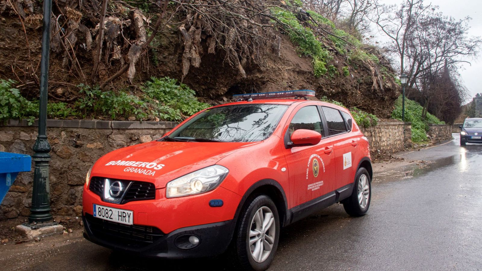Un vehículo de Bomberos de Granada en el Sacromonte