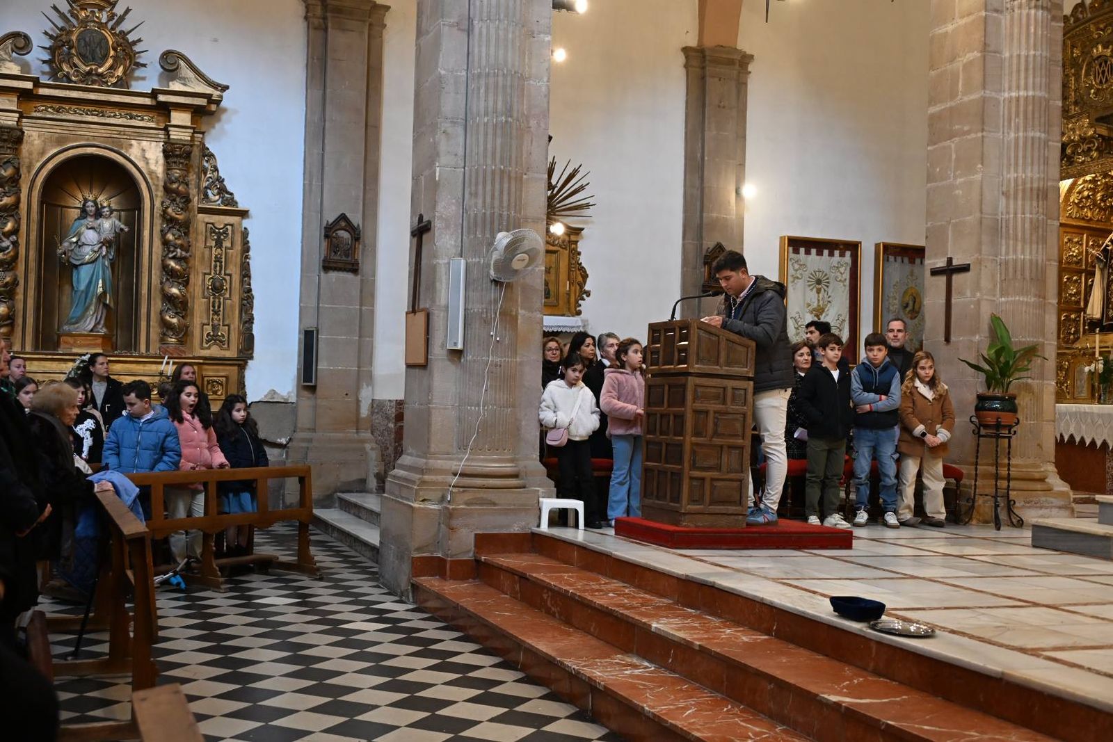 Las imágenes del homenaje de Villa del Río a su párroco emérito, Manuel Tirado Fernández