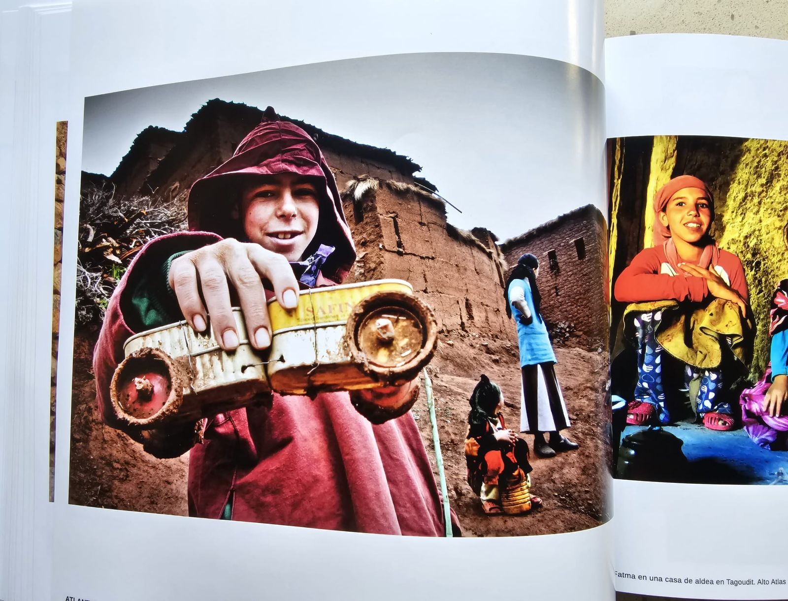 Algunas de las páginas del libro de la exposición.