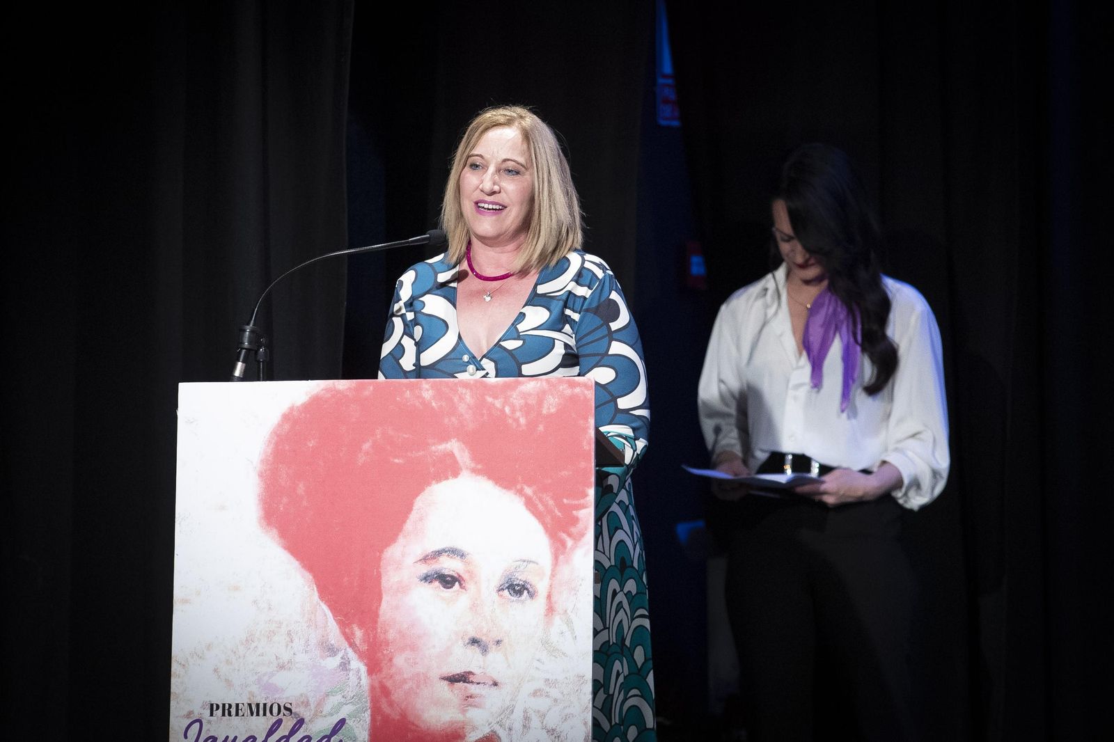 Las mejores imágenes del reconocimiento a nueve mujeres en los Premios María Lejárraga