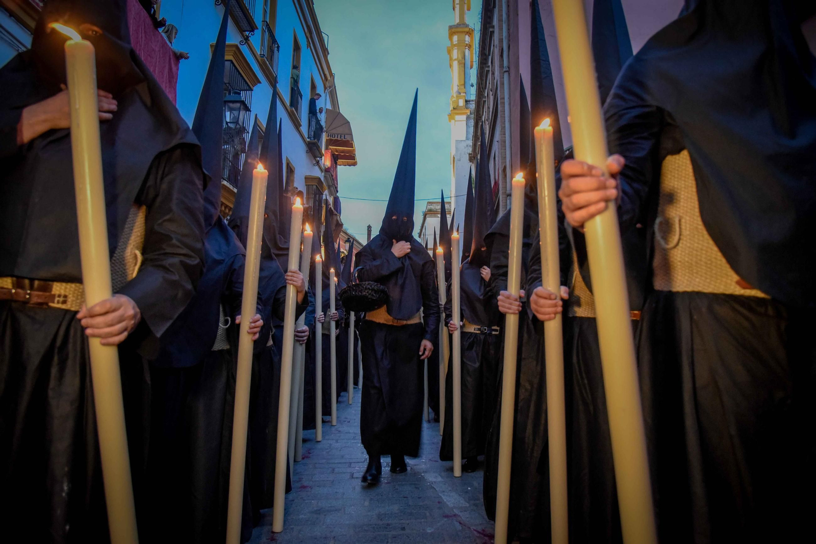 La Hermandad de Santa Cruz en la Semana Santa de Sevilla 2025