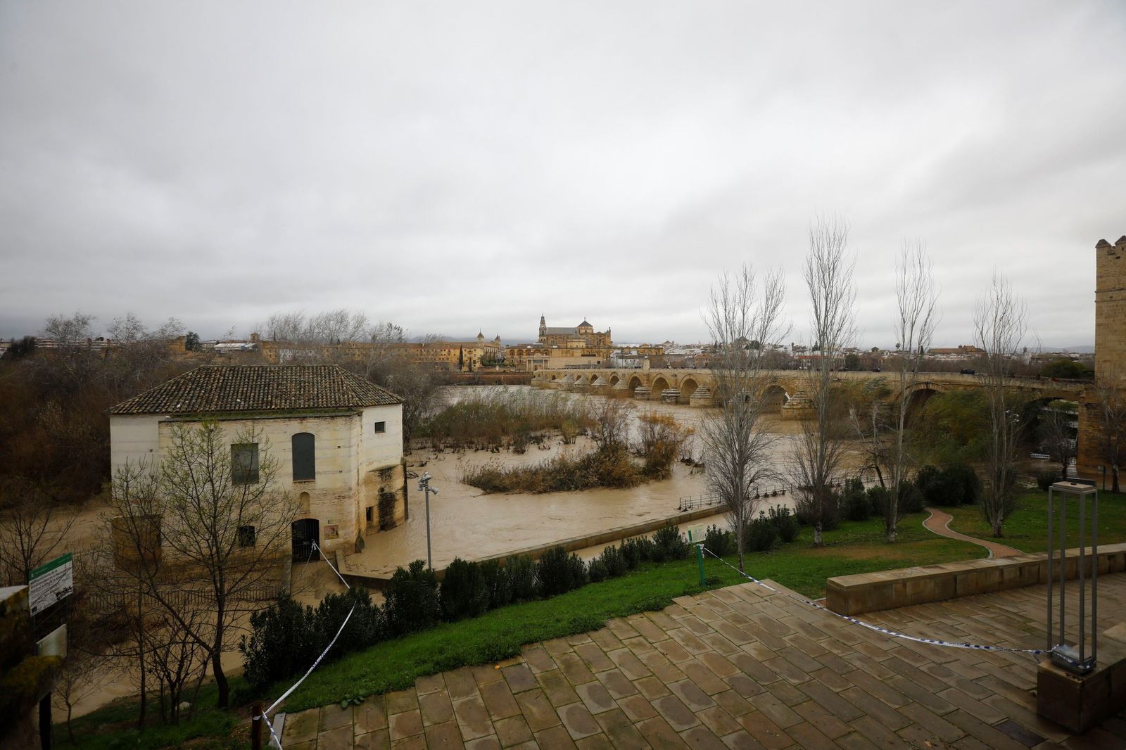 El río Guadalquivir a su paso por Córdoba tras la borrasca Kristin