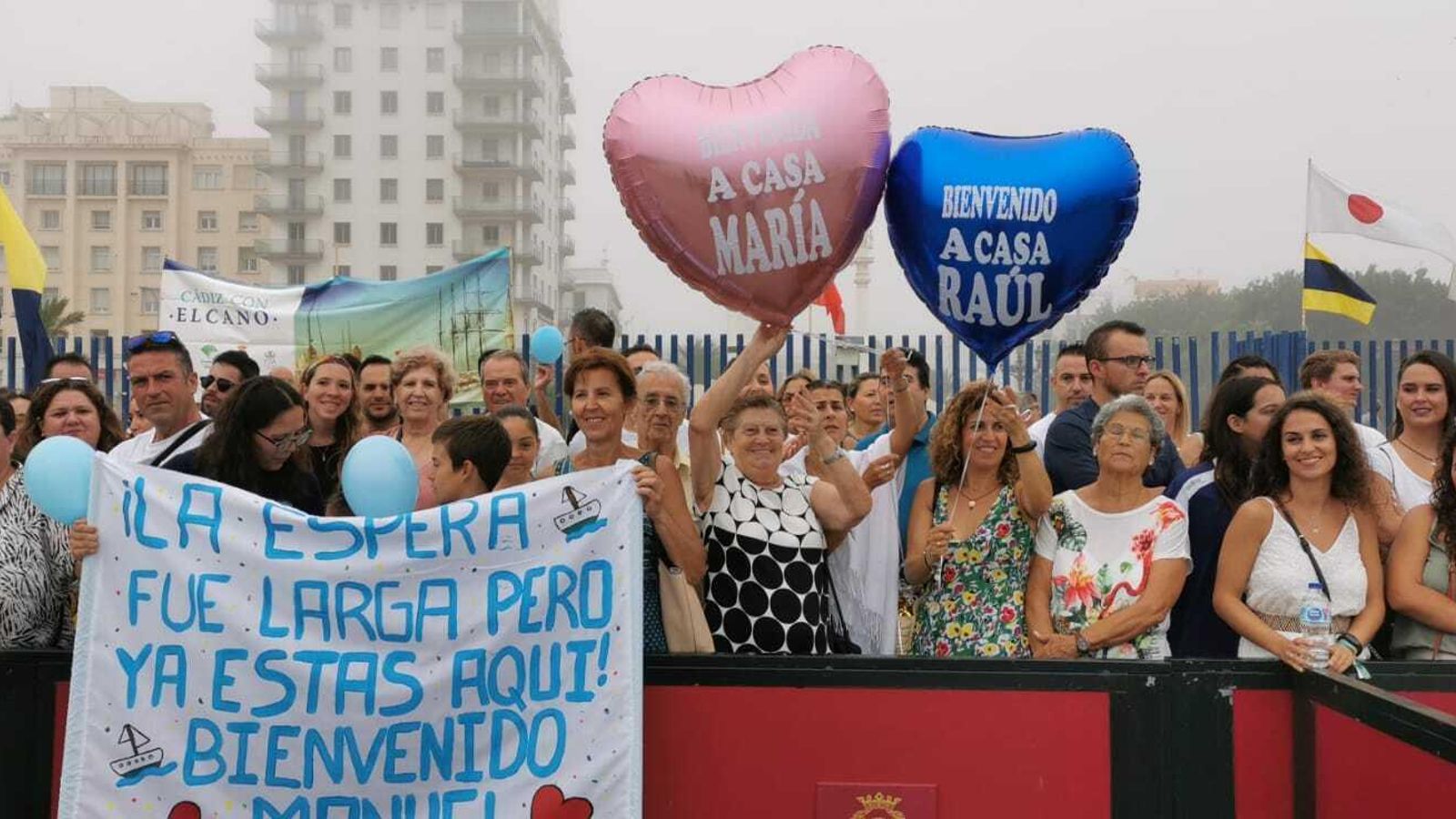 El Juan Sebastián Elcano, a su regreso a Cádiz