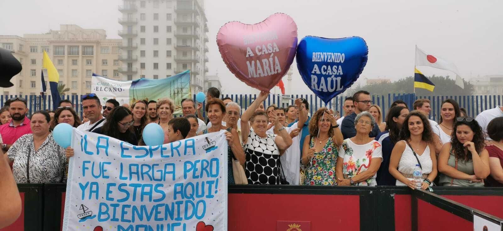 El Juan Sebastián Elcano, a su regreso a Cádiz