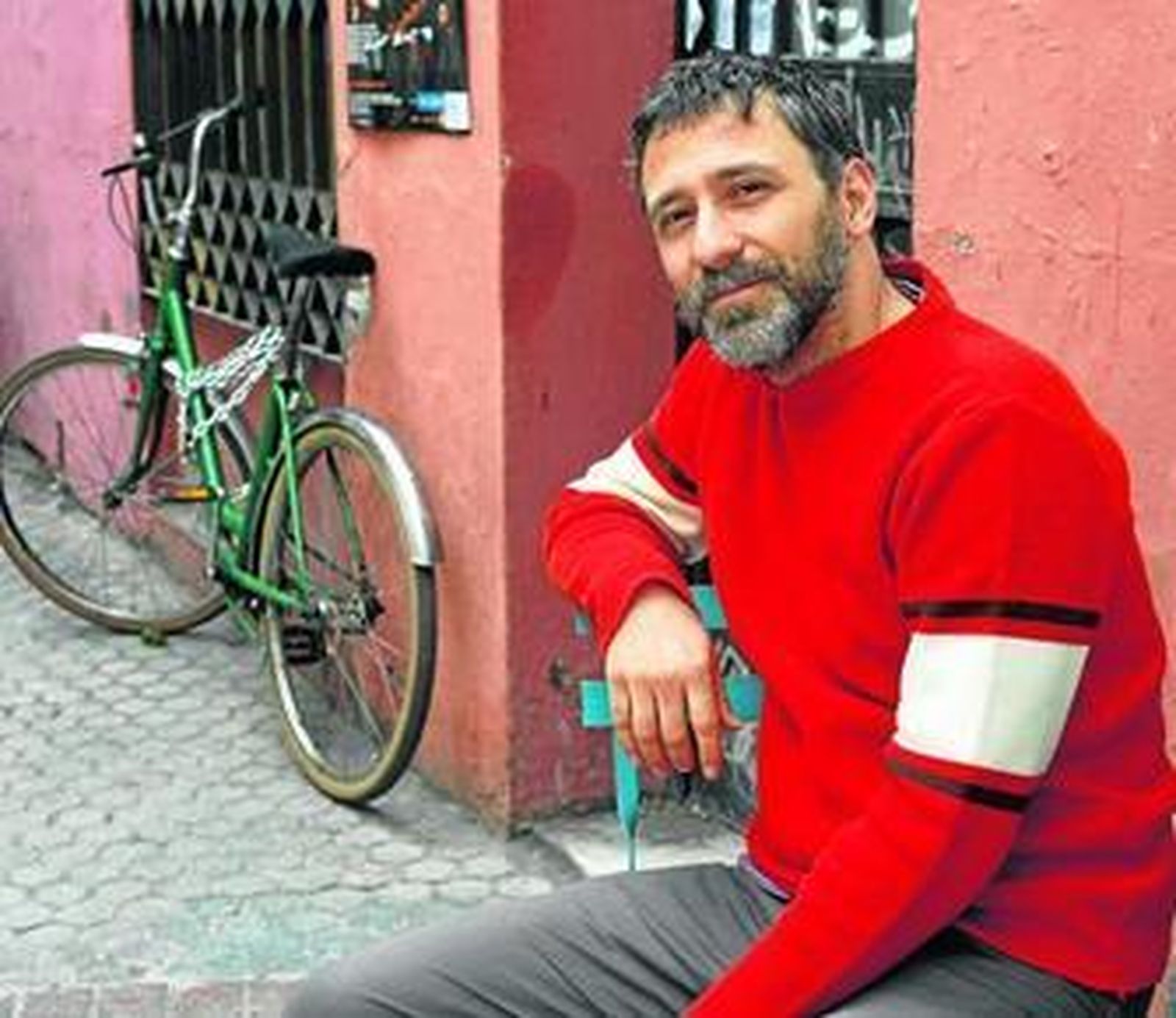 El dibujante y músico Miguel Brieva, ayer poco antes de su encuentro con la prensa.