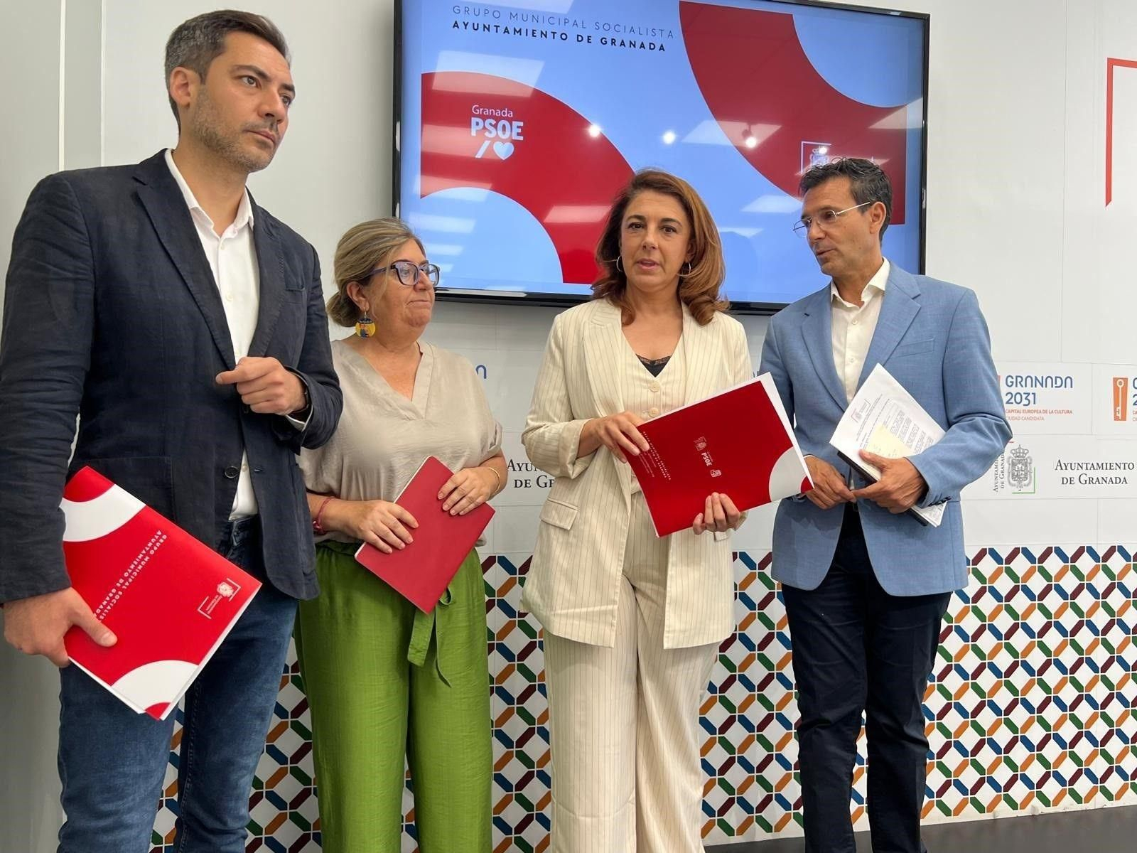 Ruz, con los viceportavoces Cuenca, Muñoz y Castillo.