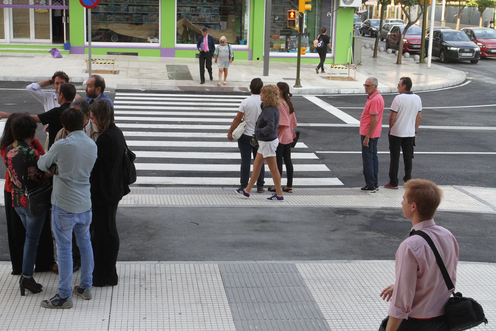 Reapertura de la Avenida de Cádiz al tráfico.