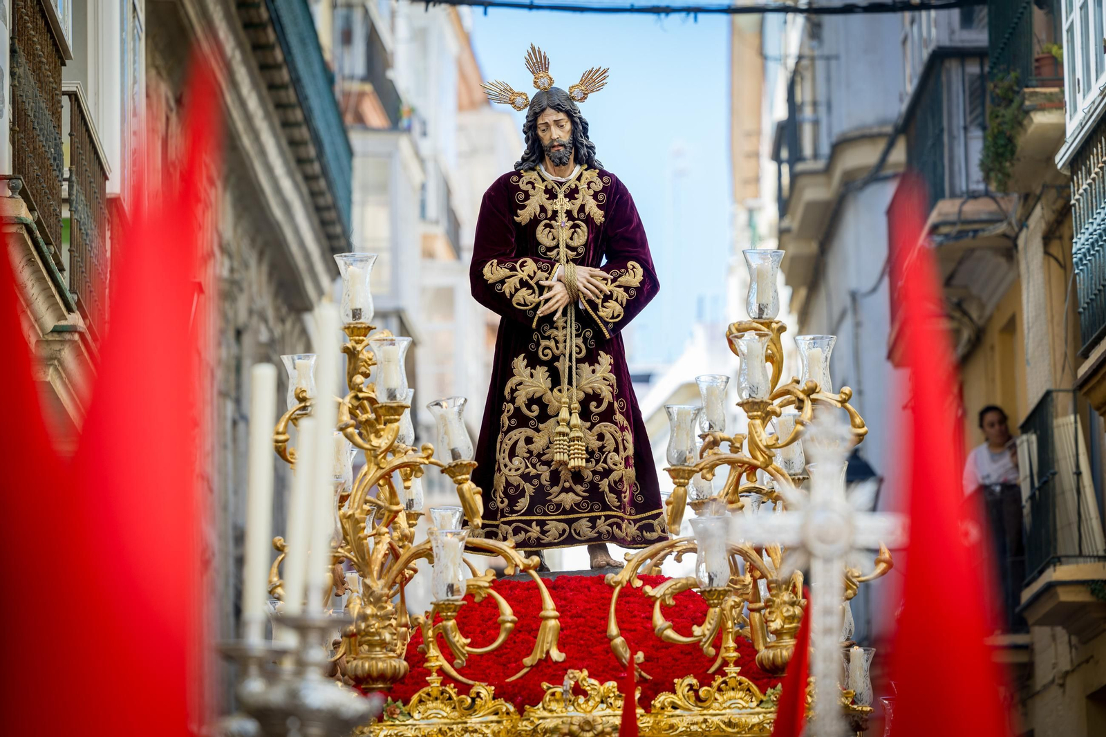Imágenes de la salida de Las Penas en la Semana Santa de Cádiz 2025 Imágenes de la salida de Las Penas en la Semana Santa de Cádiz 2025
