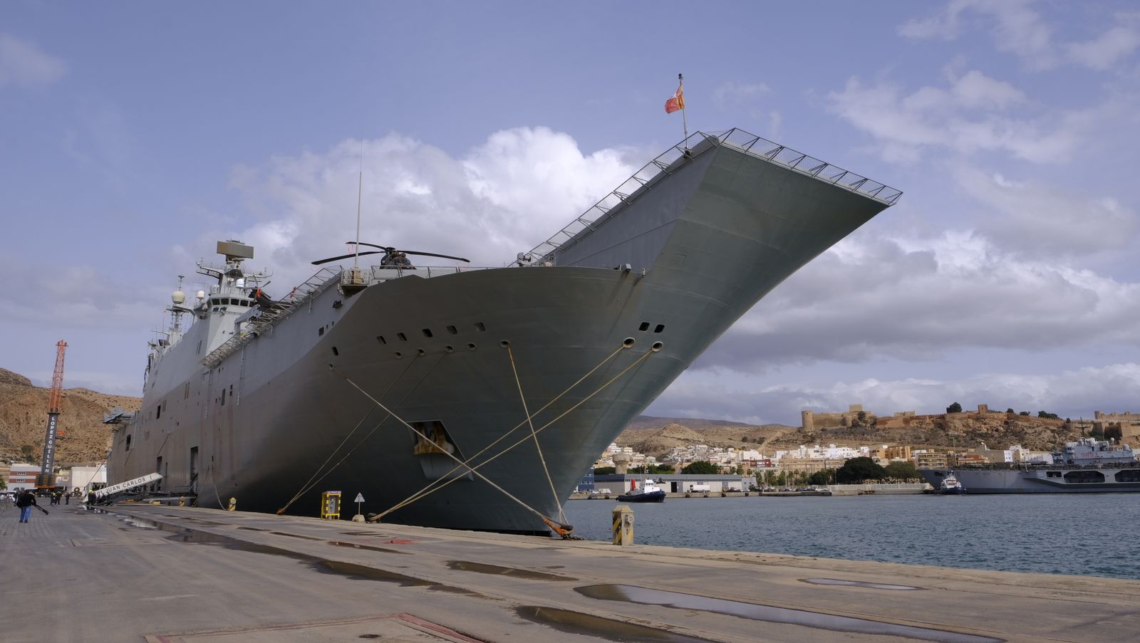 Fotogalería de la visita al portaaviones Juan Carlos I. Puerto de Almería.