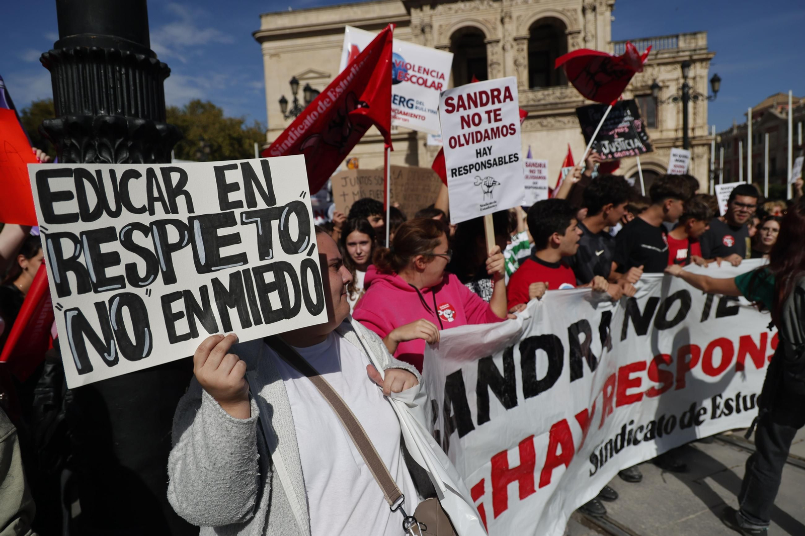 Las imágenes de la manifestación contra el acoso escolar en Sevilla