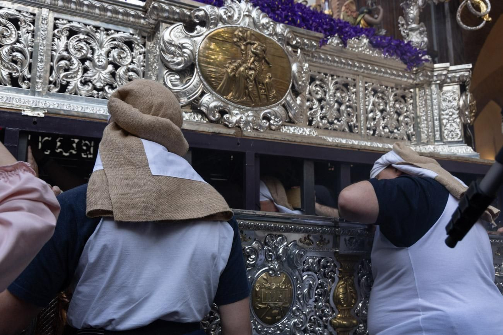 Las cofradías de la Vera Cruz, Expiración y Gran Poder lucen sus cortejos en la calle