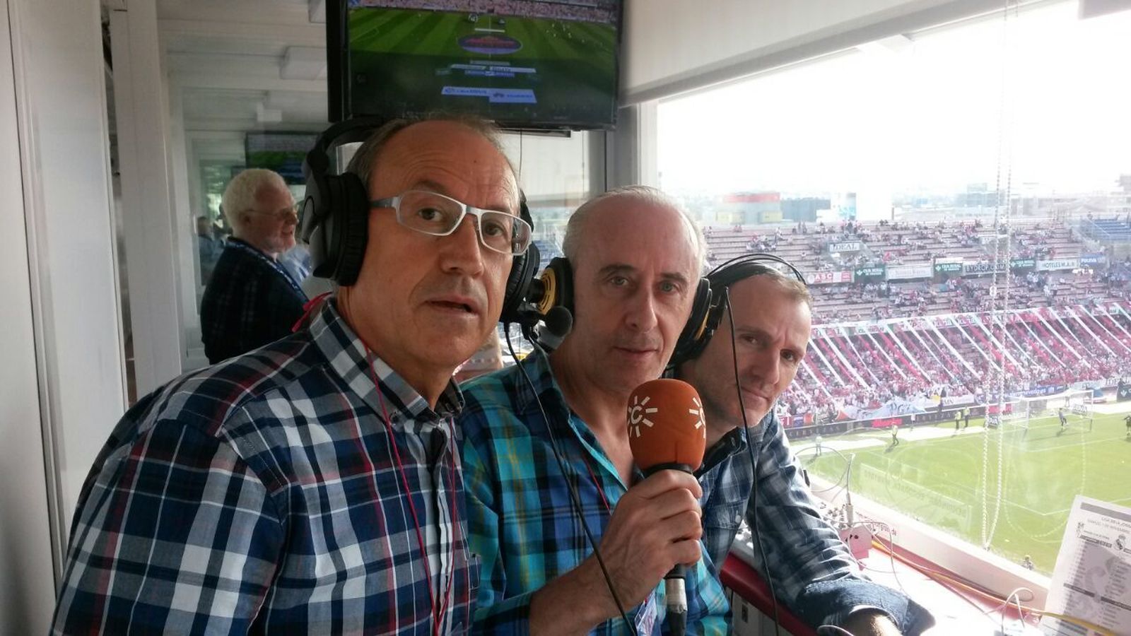 Como comentarista de Canal Sur Radio.