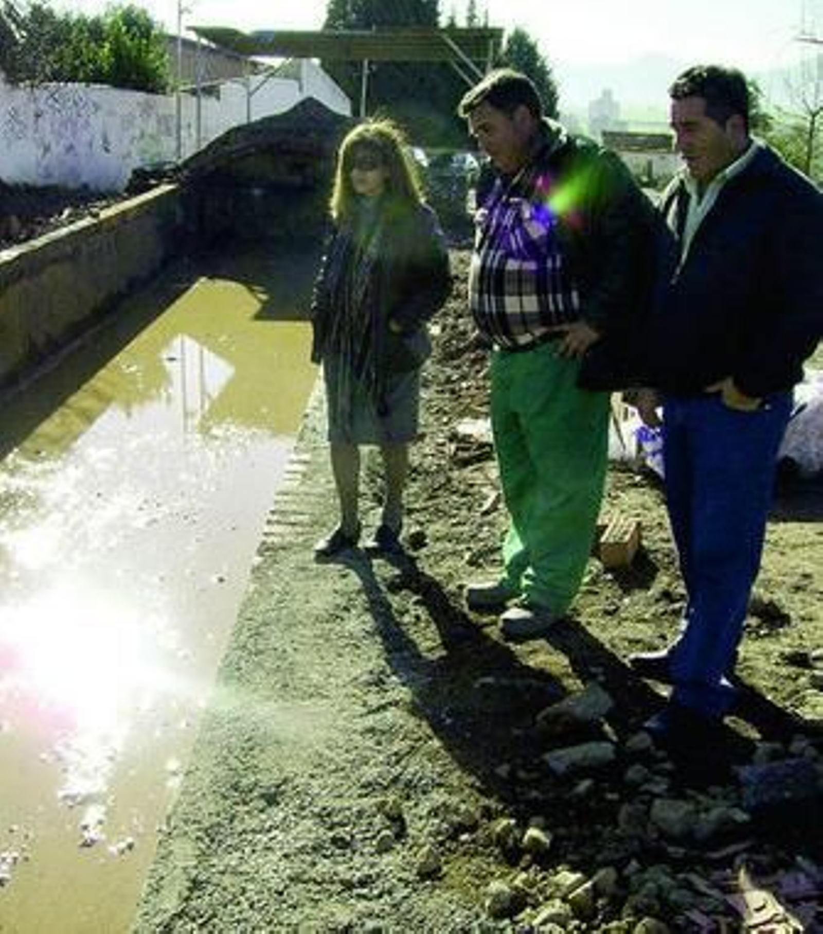 Responsables municipales, durante su visita a la Fuente de la Poza.