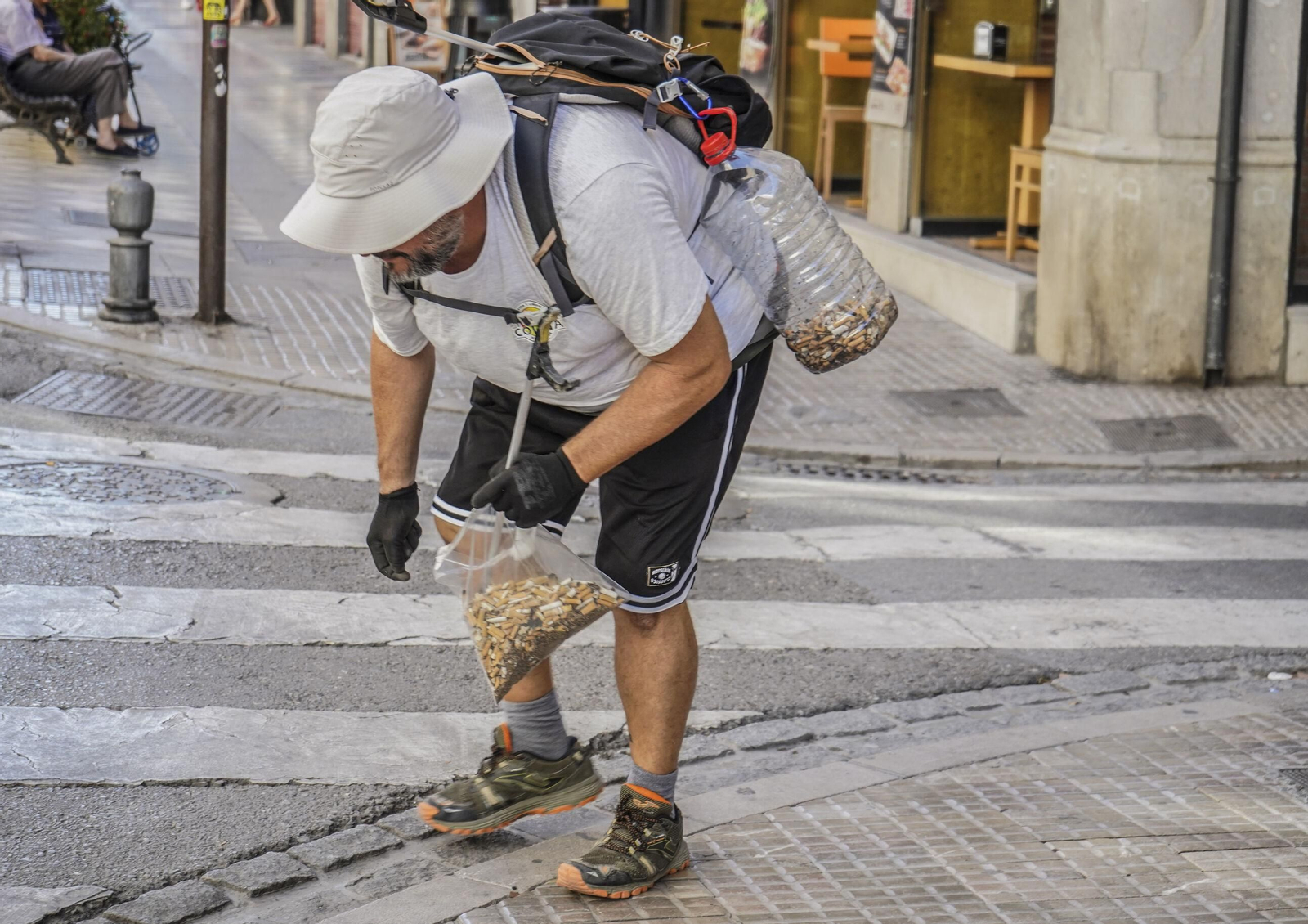 Así ha sido la jornada de concienciación y limpieza 'Granada no es un cenicero'