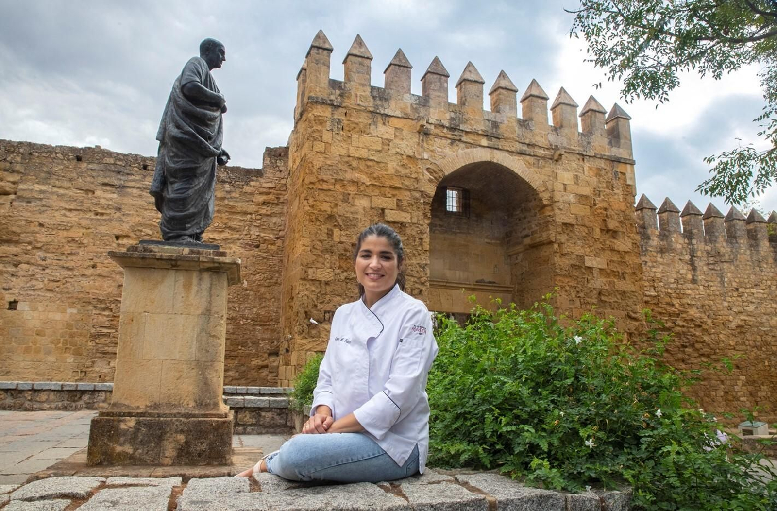 Carmen M. Sánchez en la Puerta de Almodóvar Los chefs cordobeses, modelos de excepción para la exposición ‘Miradas con sabor’