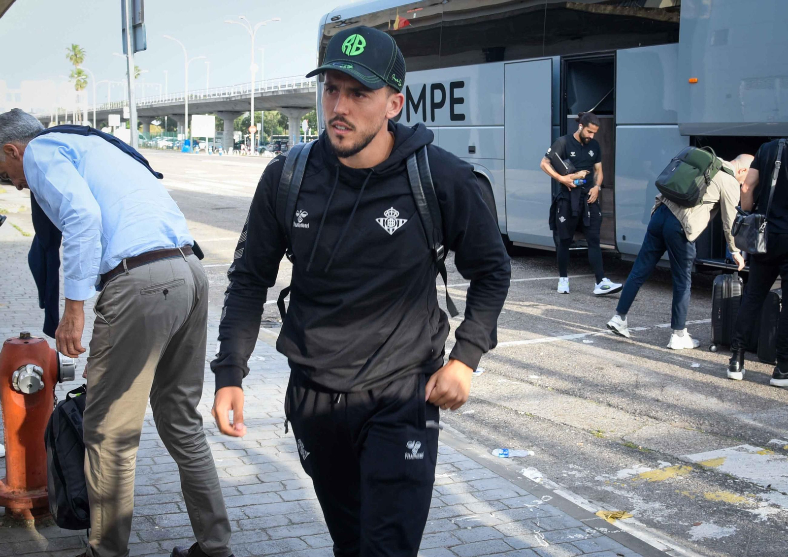 Imágenes de la salida del Real Betis hacia Florencia