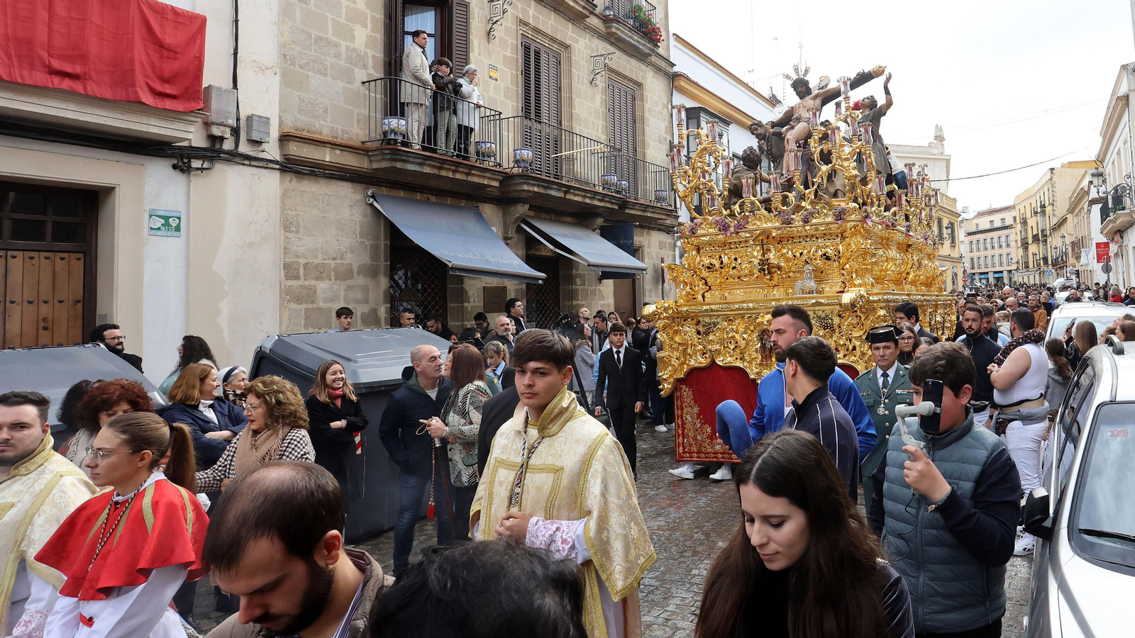Las Viñas y El Cristo vuelven a sus templos