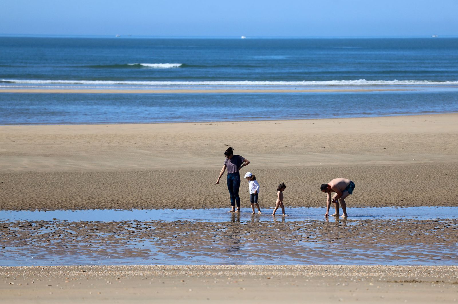 Imágenes del ambiente en las playas de Huelva durante la mañana