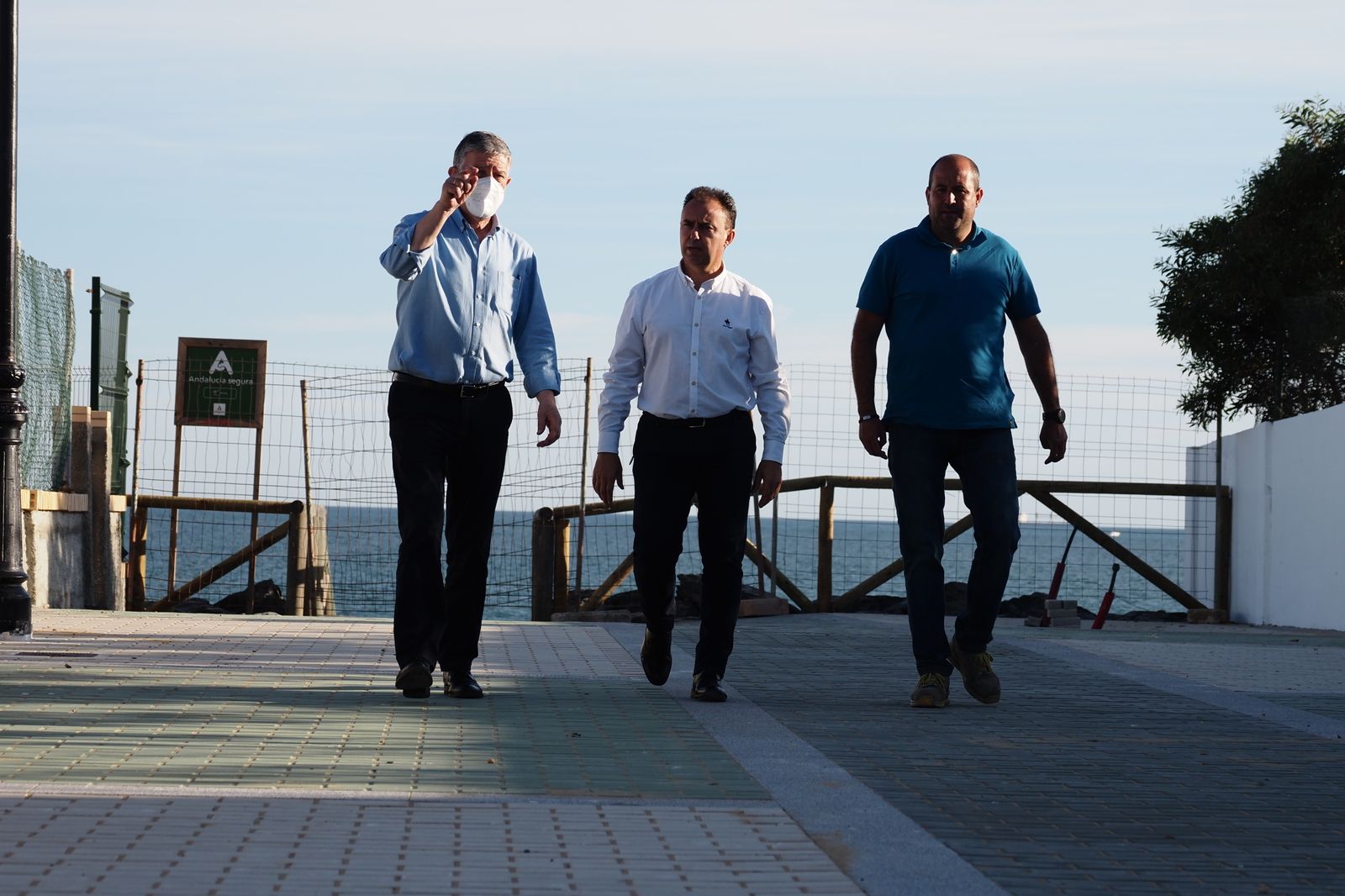 Carmelo Romero acompañado por Ricardo Bogado visita las obras.