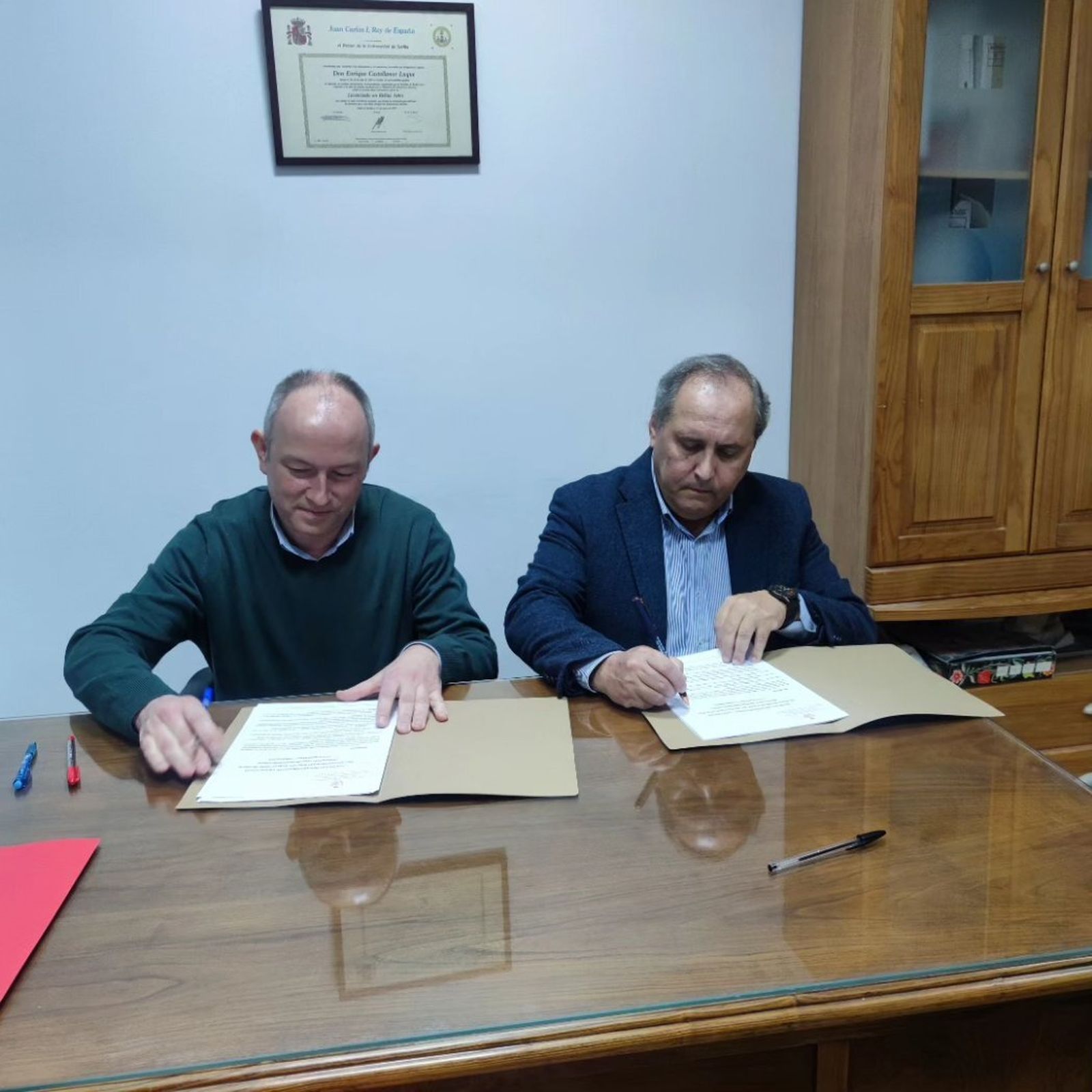 Firma del contrato entre ambas partes