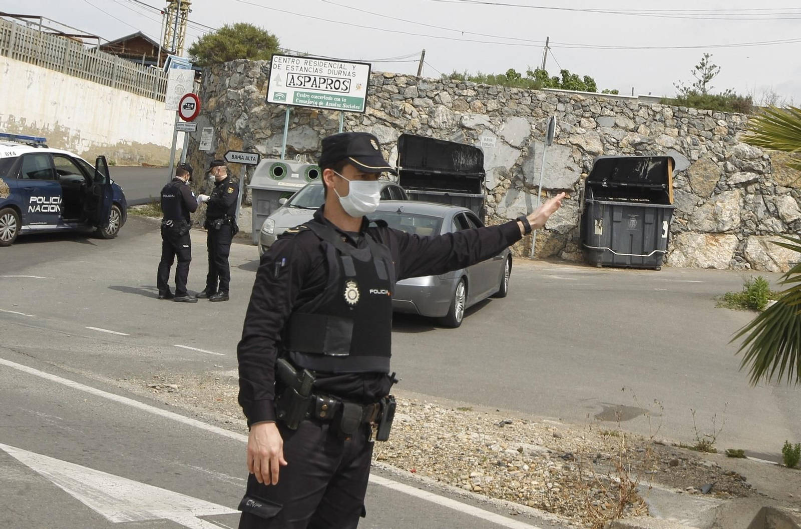 Agente de la Policía Nacional durante el estado de alarma.