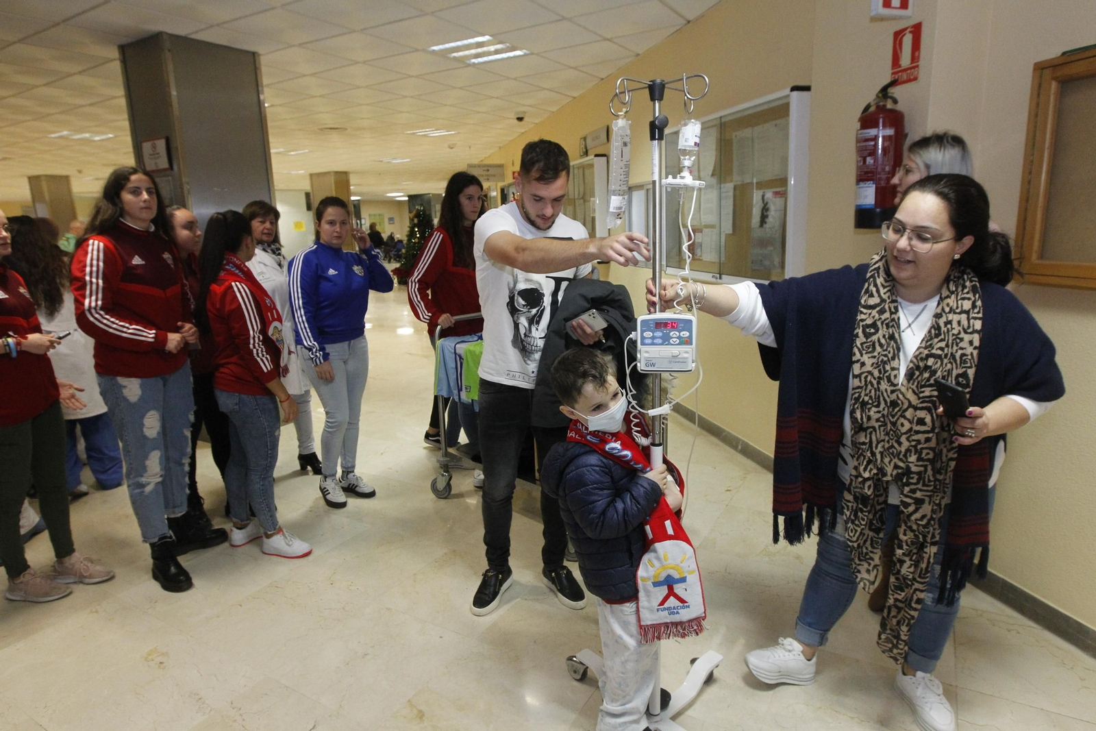 Fotogalería visita jugadores U.D. Almería Hospital Torrecárdenas
