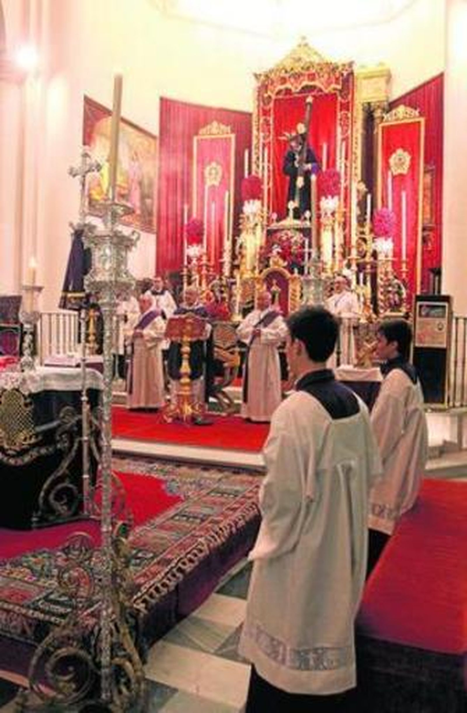 El Nazareno presidiendo el altar mayor de la Concepción.