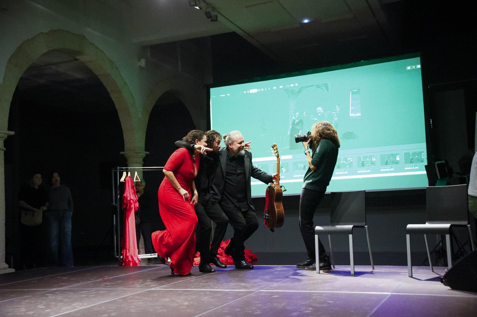 El Centro Andaluz de la Fotografía de Almería presenta el calendario 2025 con la actuación de la bailaora María Moreno, en imágenes