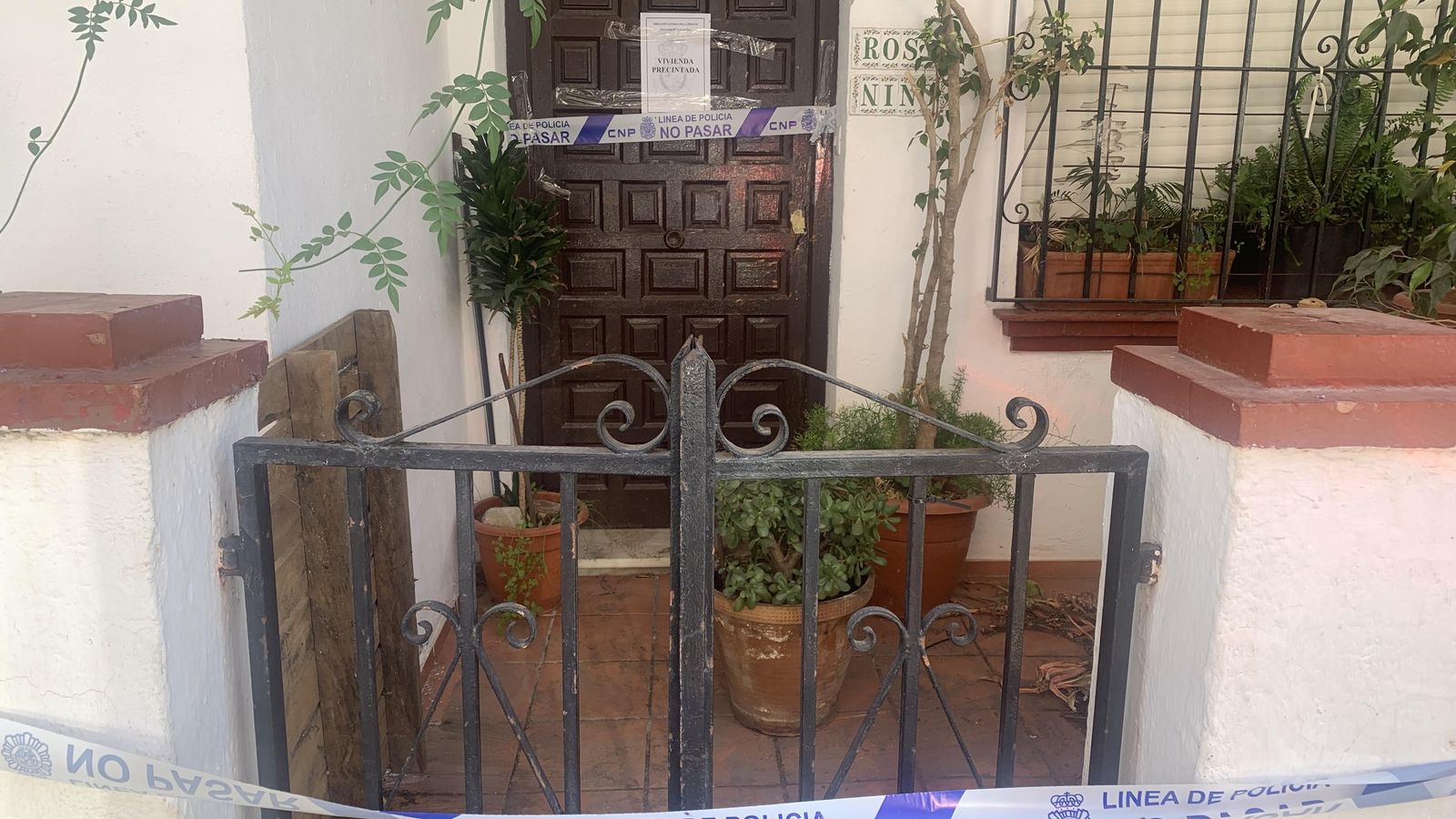 La vivienda donde fue asesinado Cristóbal con un palo de golf.