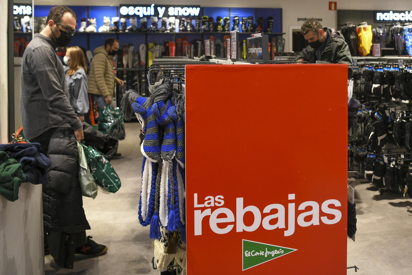 Fotos: el inicio de las rebajas en el Corte Inglés de Granada