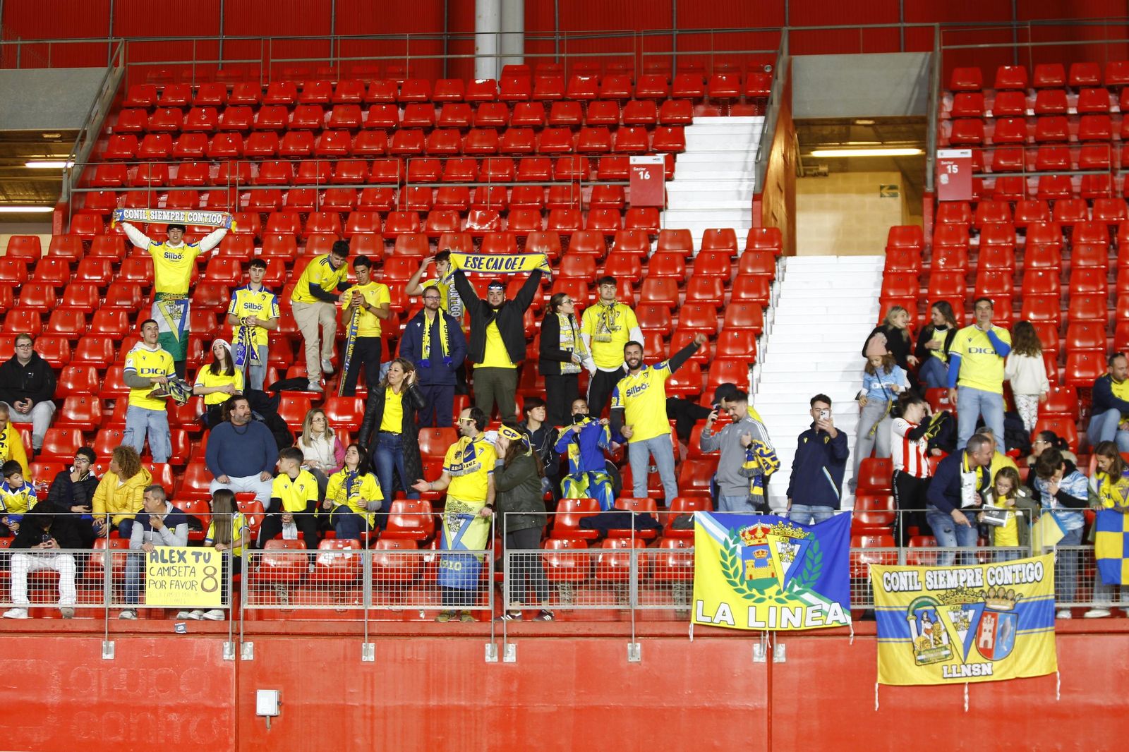 Búscate en las fotos del Almería-Cádiz