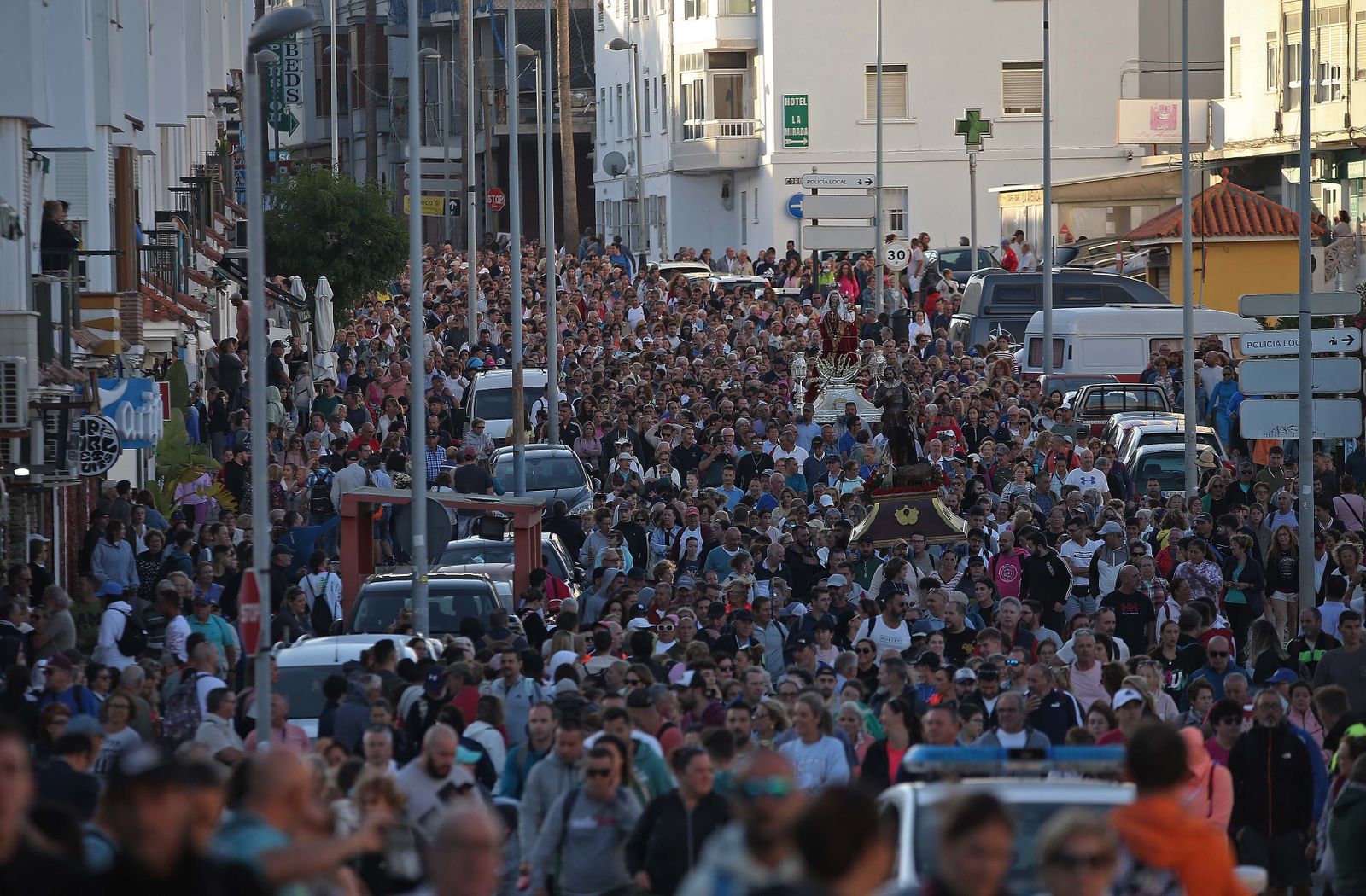 El regreso a su templo de la Virgen de la Luz de Tarifa, en imágenes