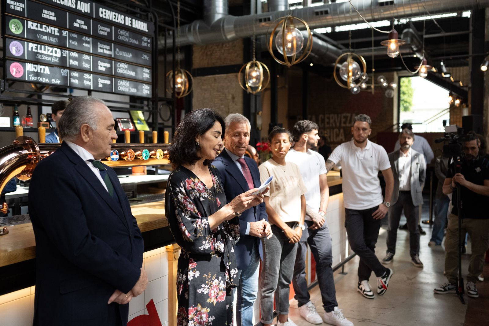 Las fotos de jugadores del Betis y del Sevilla en la Cruzcampo